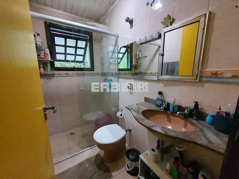 Casa com piscina e ar condicionado, a 160m da praia de Itama