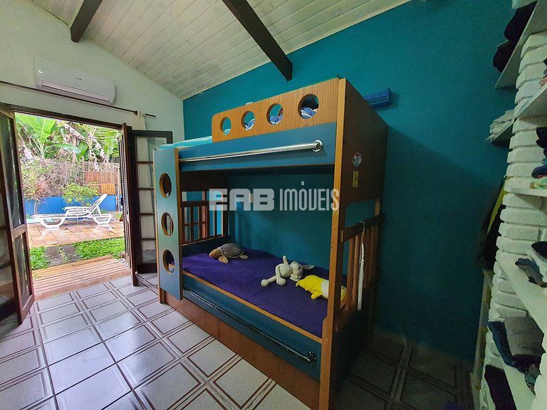 Casa com piscina e ar condicionado, a 160m da praia de Itama