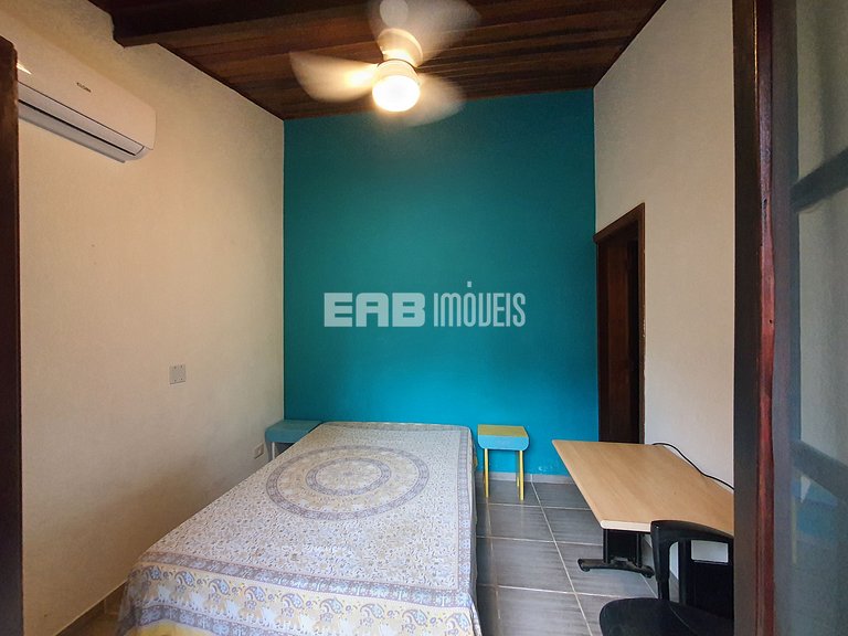 Casa com piscina e ar condicionado, a 160m da praia de Itama