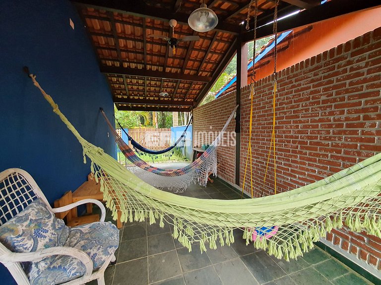 Casa com piscina e ar condicionado, a 160m da praia de Itama