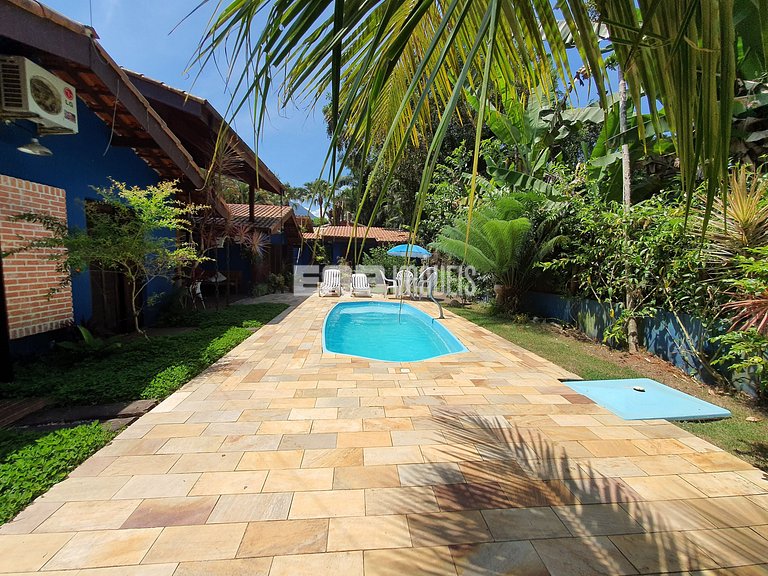 Casa com piscina e ar condicionado, a 160m da praia de Itama