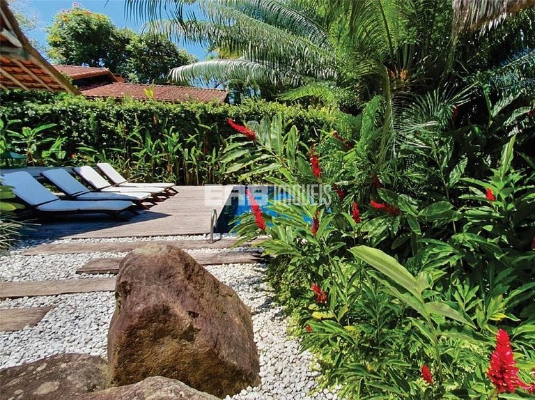 Piscina, 4 suítes, 90m do mar