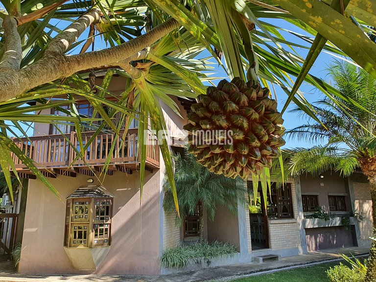 Casa a poucos passos da praia