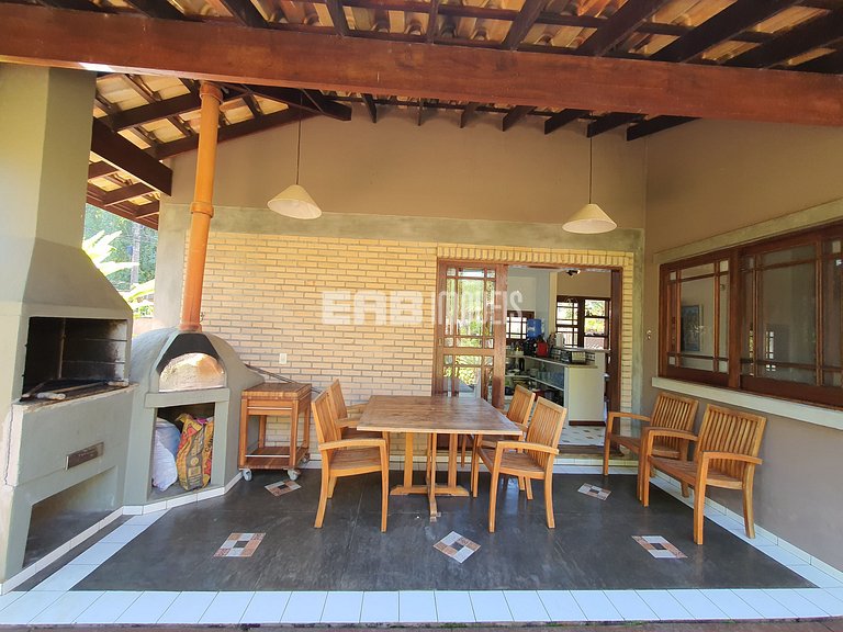 Casa a poucos passos da praia