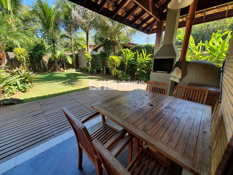 Casa a poucos passos da praia