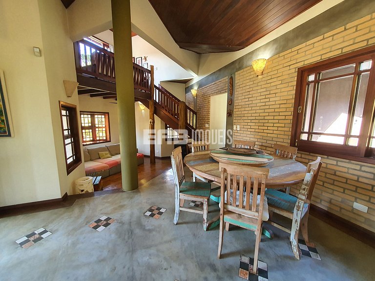 Casa a poucos passos da praia