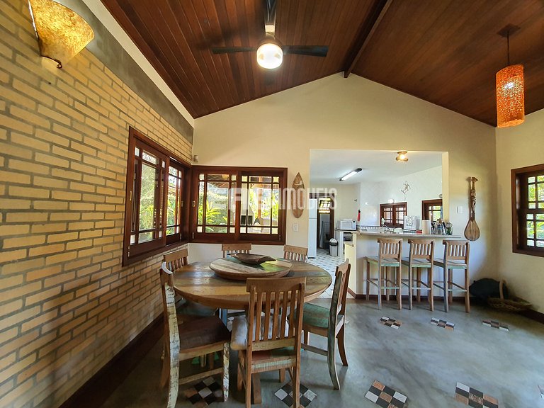 Casa a poucos passos da praia