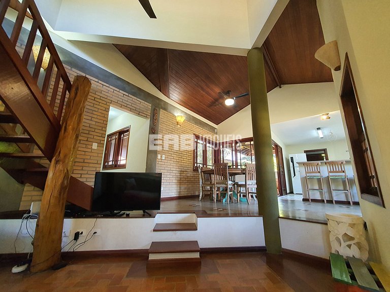 Casa a poucos passos da praia