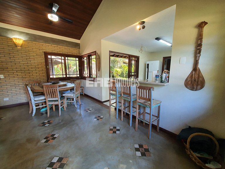 Casa a poucos passos da praia