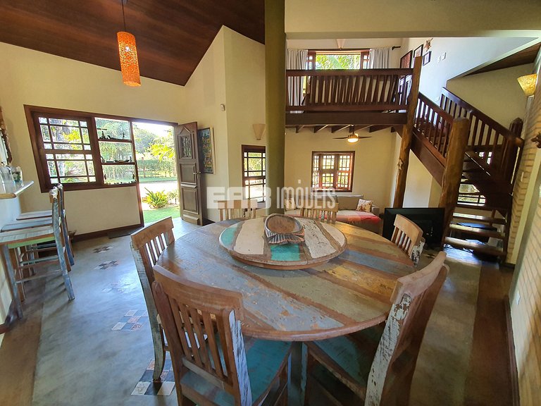 Casa a poucos passos da praia