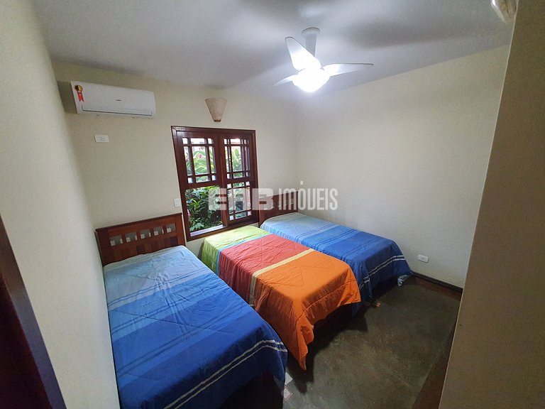 Casa a poucos passos da praia