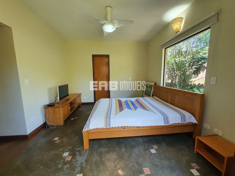 Casa a poucos passos da praia