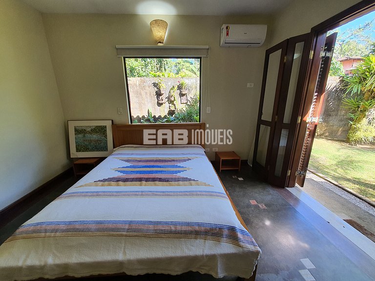 Casa a poucos passos da praia