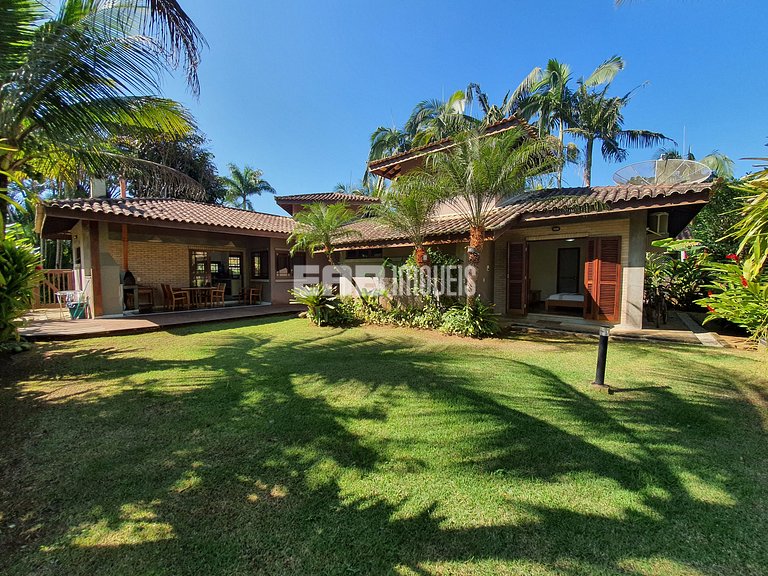 Casa a poucos passos da praia