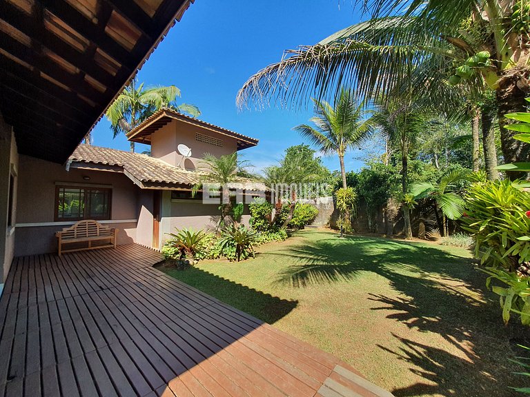 Casa a poucos passos da praia