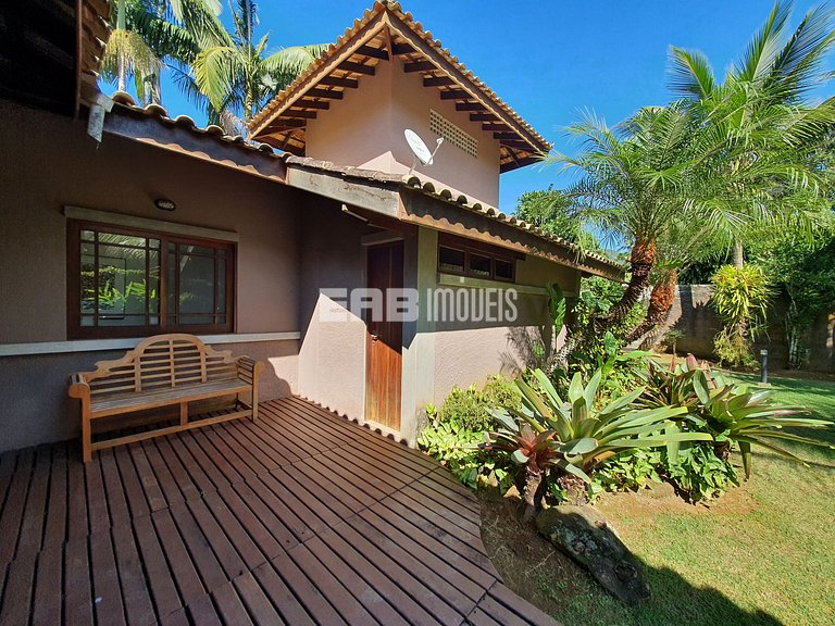 Casa a poucos passos da praia