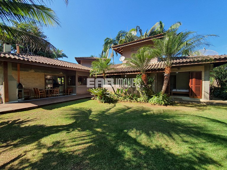 Casa a poucos passos da praia