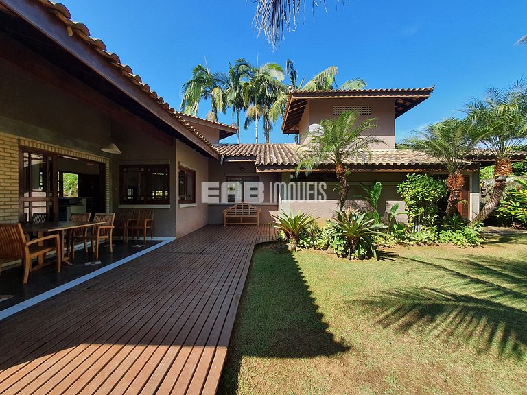 Casa a poucos passos da praia