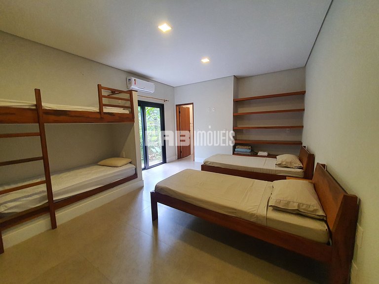 Casa com 4 suítes, ar e churrasqueira na praia de Itamambuca