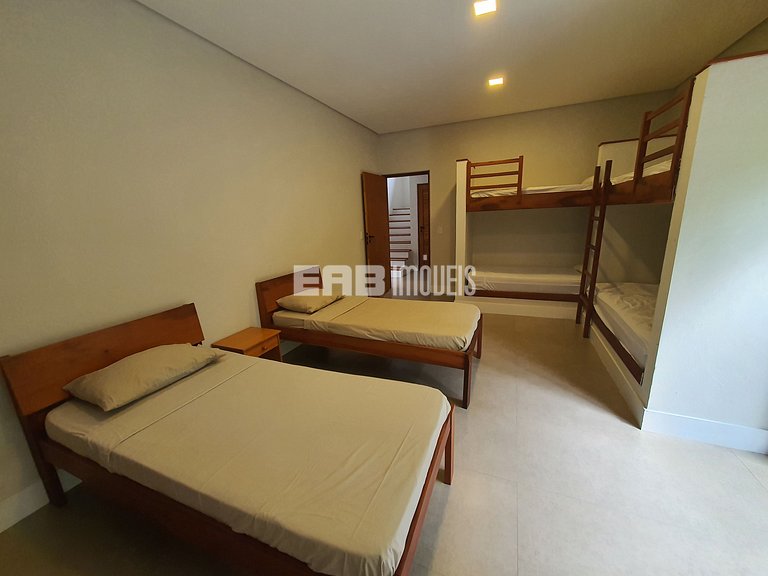 Casa com 4 suítes, ar e churrasqueira na praia de Itamambuca