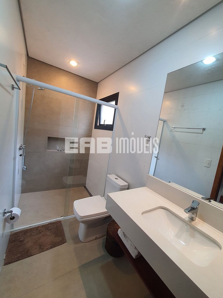 Casa com 4 suítes, ar e churrasqueira na praia de Itamambuca