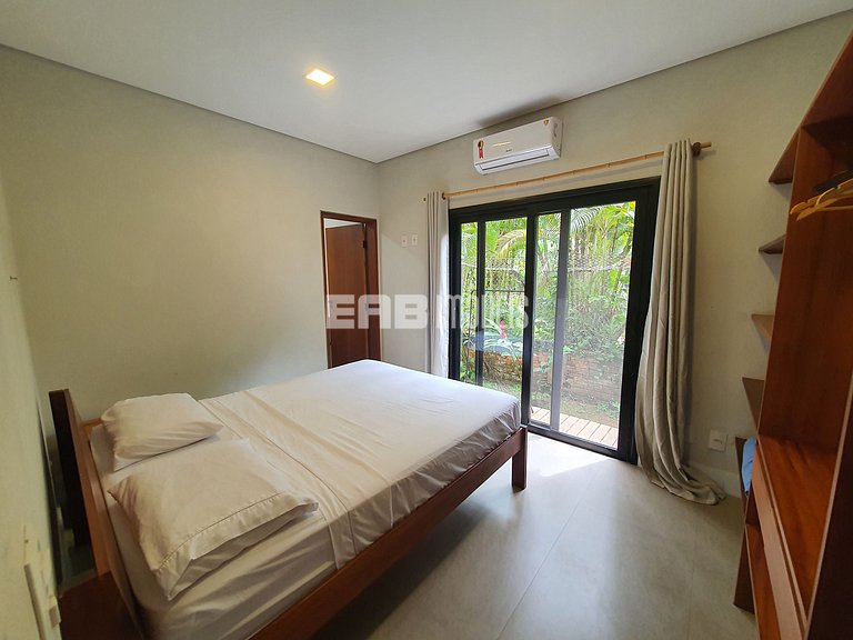 Casa com 4 suítes, ar e churrasqueira na praia de Itamambuca