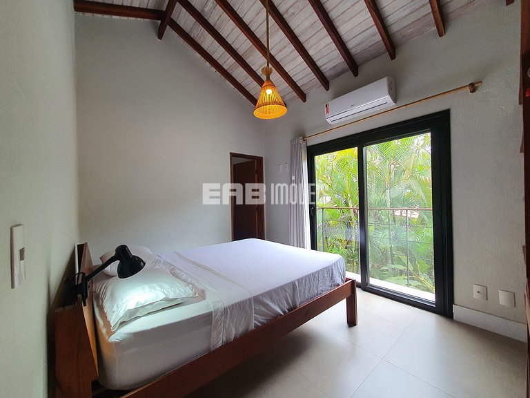 Casa com 4 suítes, ar e churrasqueira na praia de Itamambuca