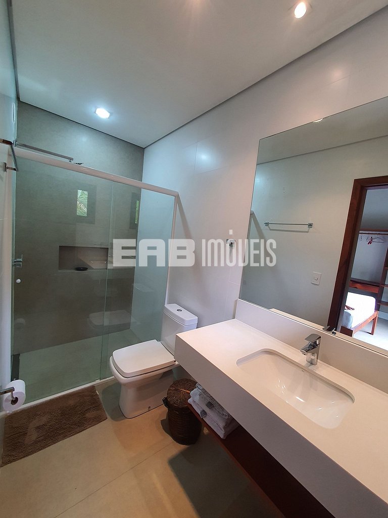 Casa com 4 suítes, ar e churrasqueira na praia de Itamambuca