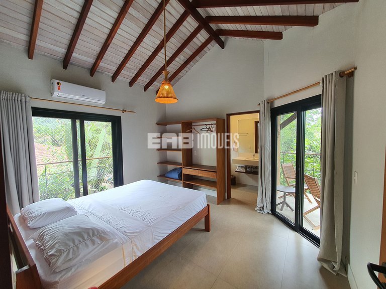 Casa com 4 suítes, ar e churrasqueira na praia de Itamambuca