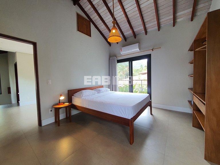 Casa com 4 suítes, ar e churrasqueira na praia de Itamambuca