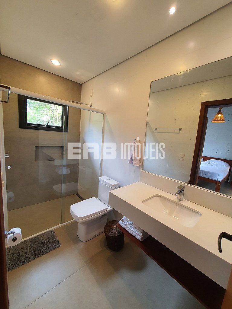 Casa com 4 suítes, ar e churrasqueira na praia de Itamambuca