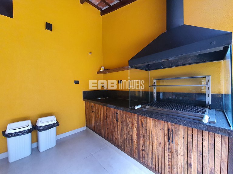 Casa estilosa com churrasqueira em Itamambuca