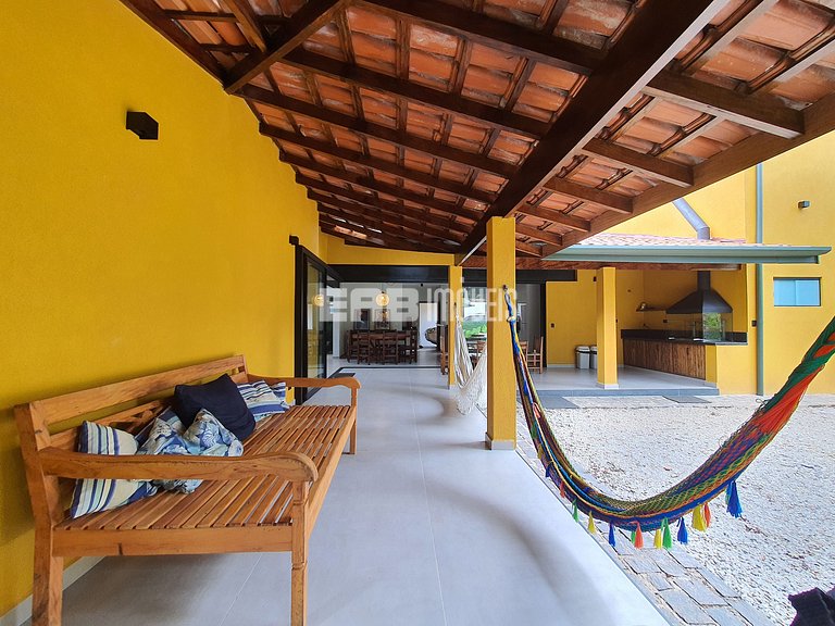 Casa estilosa com churrasqueira em Itamambuca