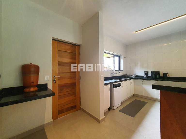 Casa modernizada com churrasqueira em Itamambuca