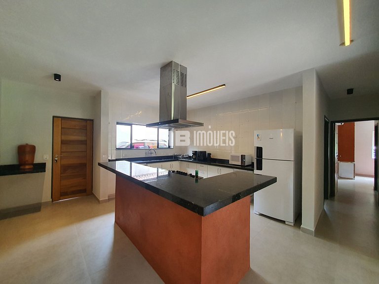 Casa modernizada com churrasqueira em Itamambuca