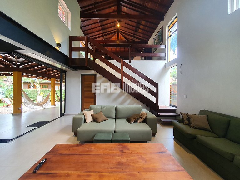 Casa estilosa com churrasqueira em Itamambuca