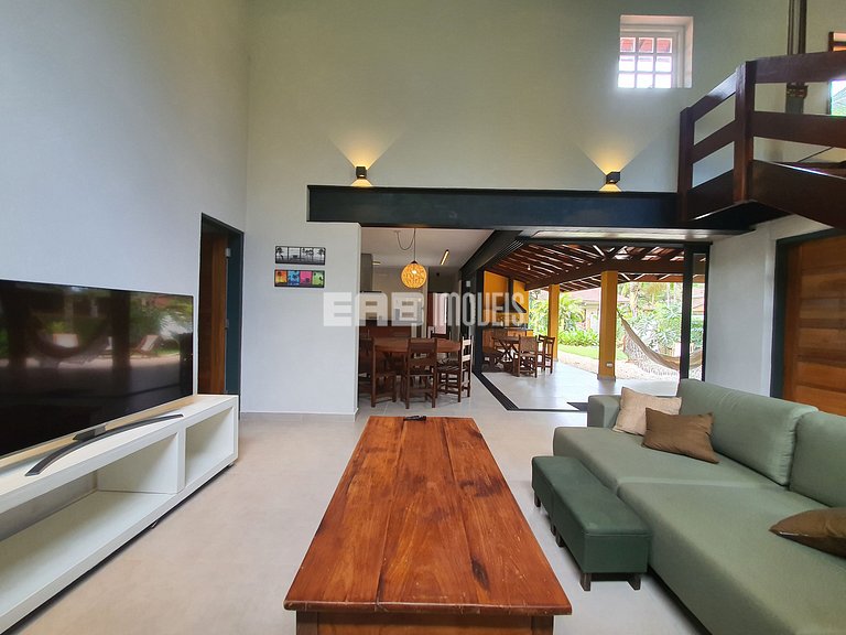 Casa modernizada com churrasqueira em Itamambuca