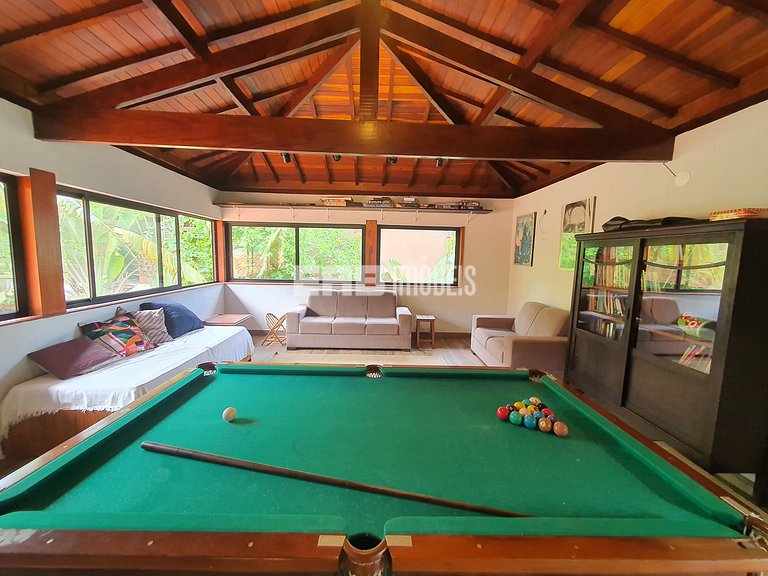 Casa modernizada com churrasqueira em Itamambuca