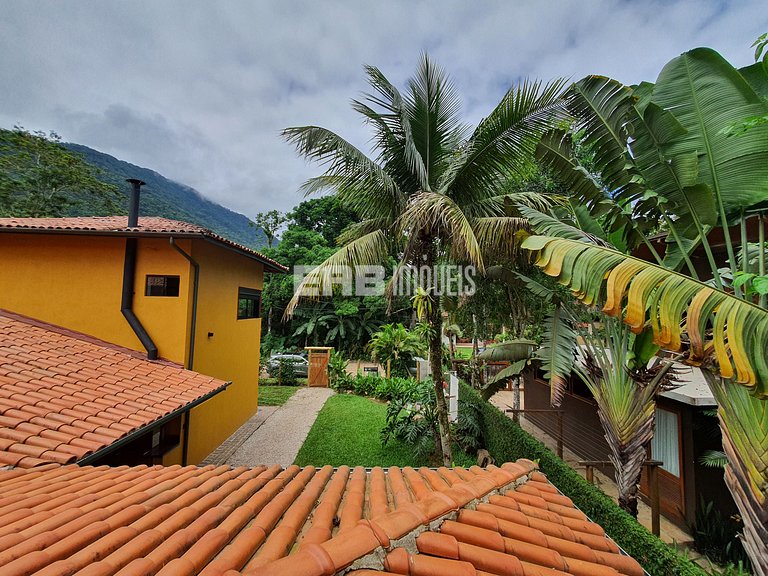 Casa estilosa com churrasqueira em Itamambuca