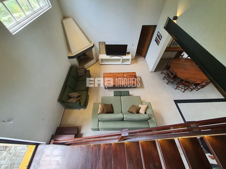 Casa modernizada com churrasqueira em Itamambuca