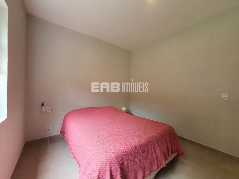 Casa modernizada com churrasqueira em Itamambuca