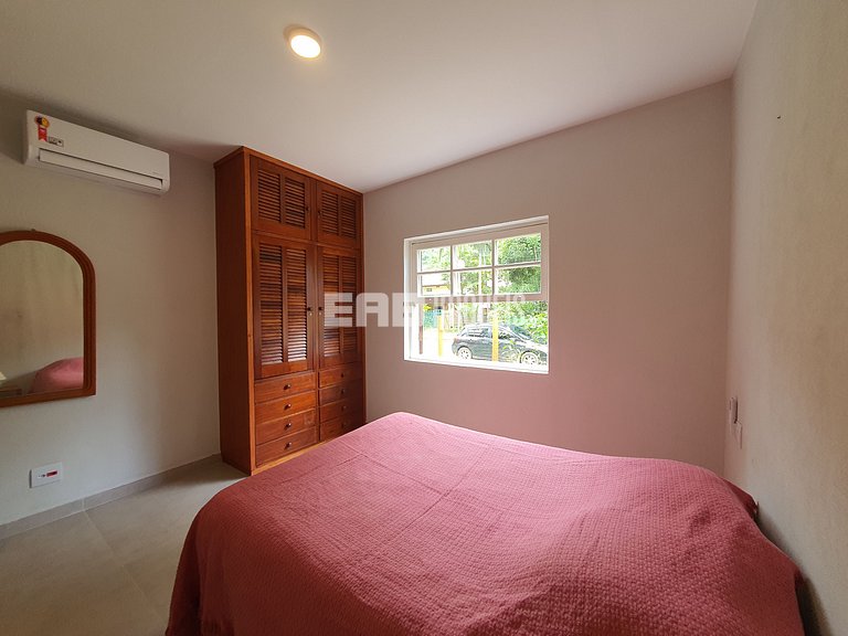 Casa modernizada com churrasqueira em Itamambuca