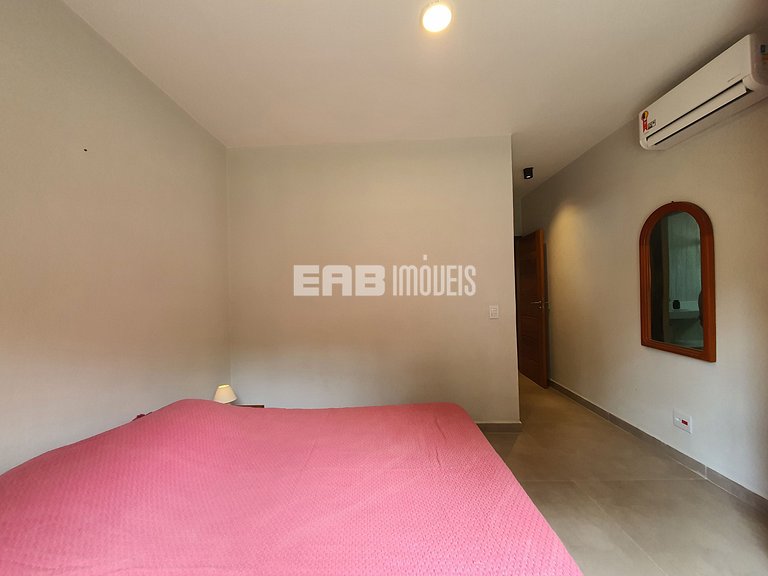 Casa modernizada com churrasqueira em Itamambuca