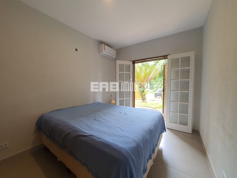 Casa modernizada com churrasqueira em Itamambuca