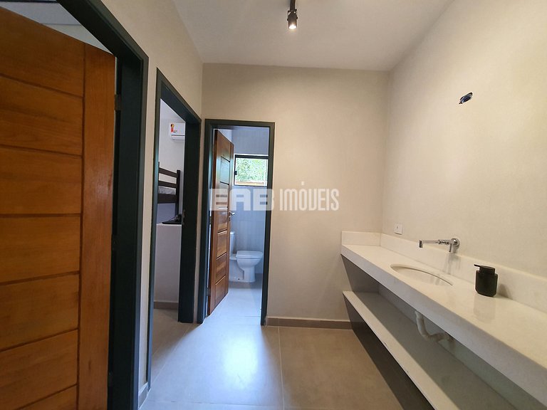 Casa estilosa com churrasqueira em Itamambuca