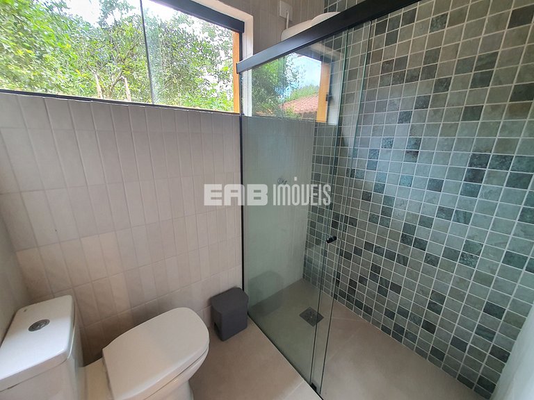 Casa modernizada com churrasqueira em Itamambuca