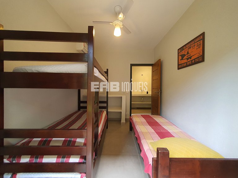 Casa modernizada com churrasqueira em Itamambuca