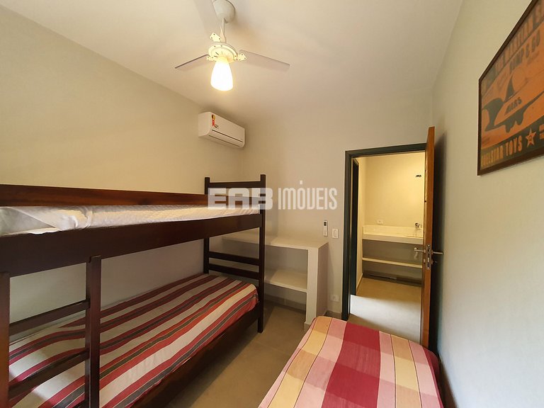 Casa modernizada com churrasqueira em Itamambuca