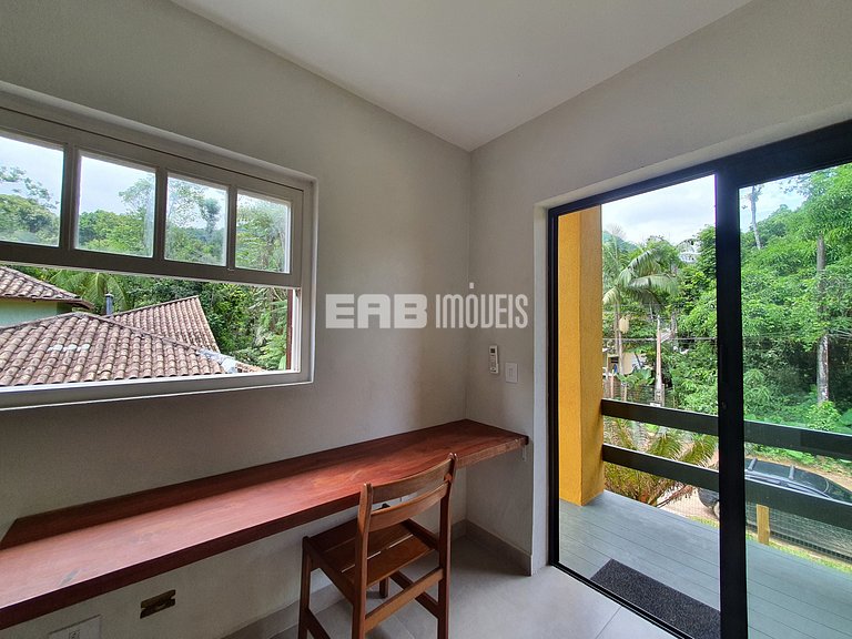 Casa modernizada com churrasqueira em Itamambuca