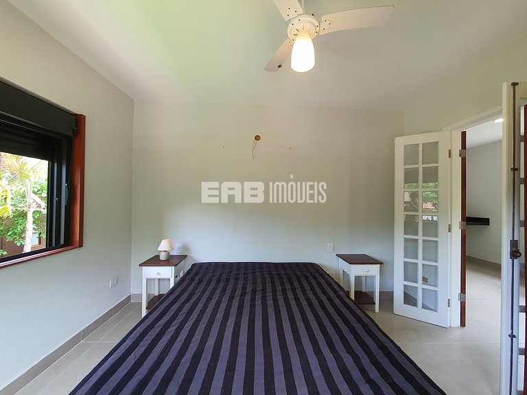 Casa modernizada com churrasqueira em Itamambuca